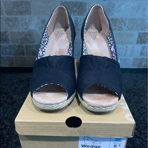 Toms wedge black canvas size 8.5